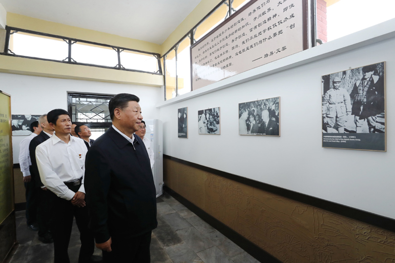 8月19日至22日，中共中央總書記、國家主席、中央軍委主席習近平在甘肅考察。這是20日下午，習近平在張掖市山丹培黎學校參觀學校創(chuàng)辦人路易·艾黎故居。